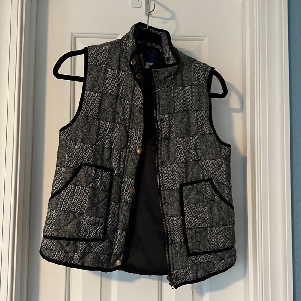 Super cute black vest